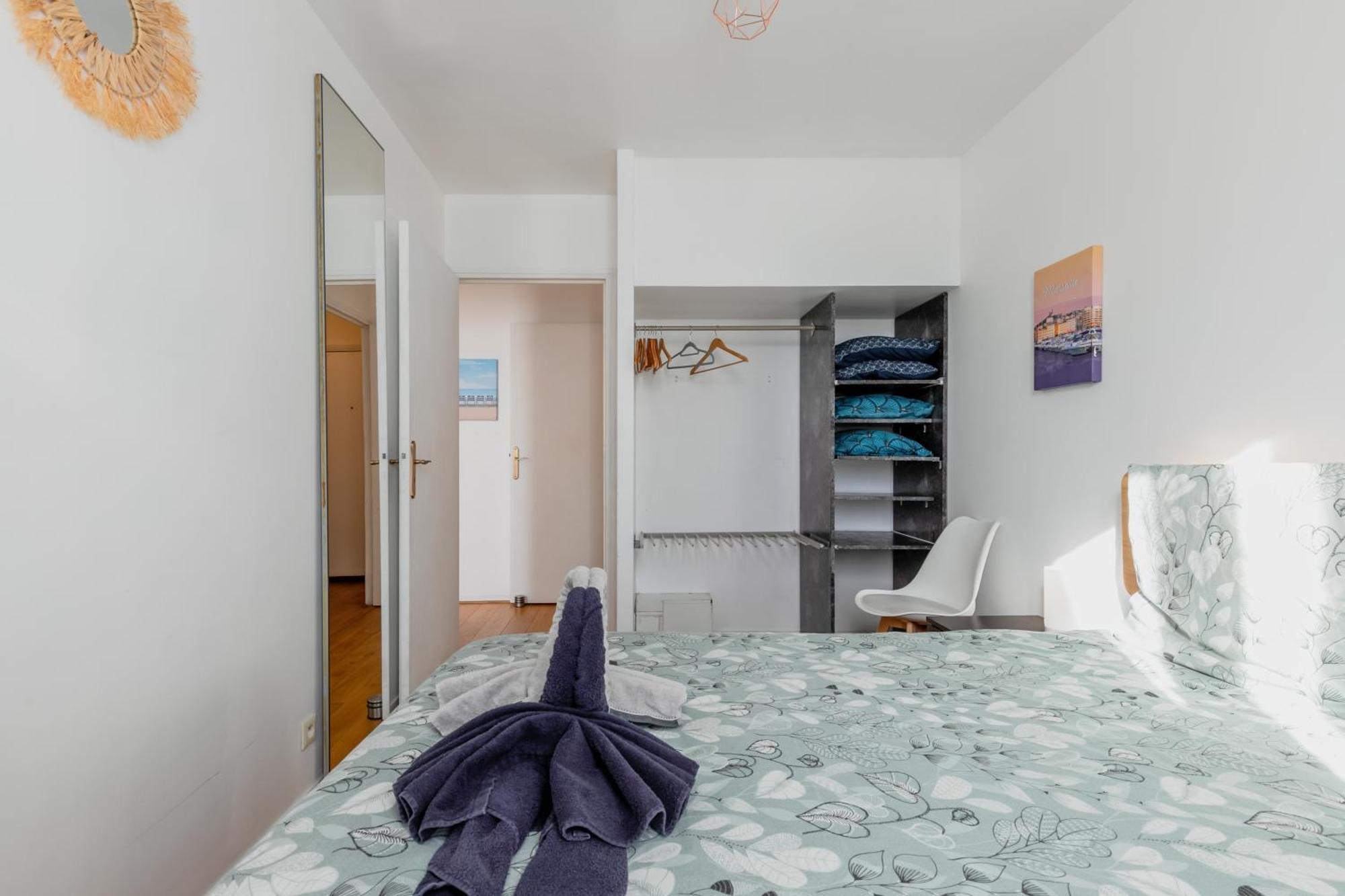 Transports, Parking, A/C & Equipped For Long Stays Saint-Ouen  Buitenkant foto
